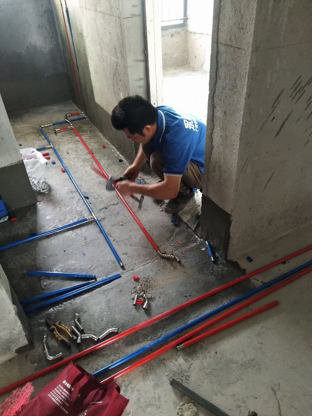 永穗牌覆塑雙卡壓式不銹鋼水管安裝現(xiàn)場.jpg 永穗牌覆塑雙卡壓式不銹鋼水管安裝現(xiàn)場.jpg